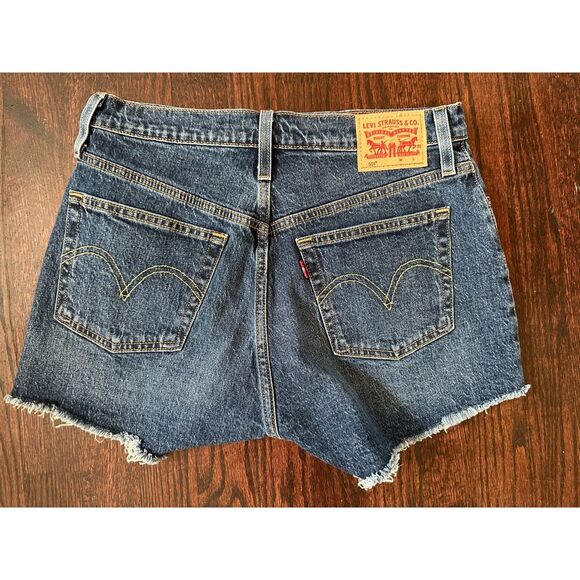 Levis Medium Wash Denim Shorts Size 29 - Picture 2 of 9